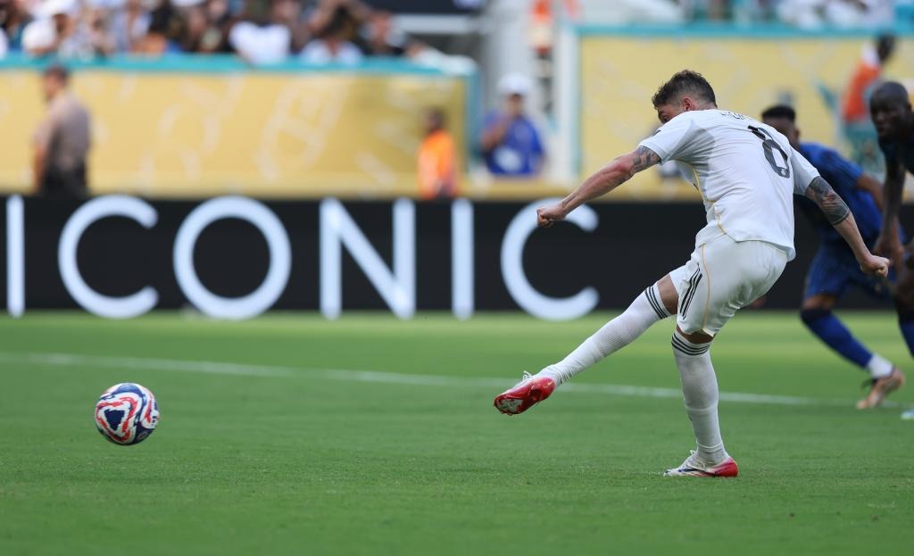 意甲保级生死冲！萨索洛主场剿杀19名紫百合，贝拉尔迪复出即王炸